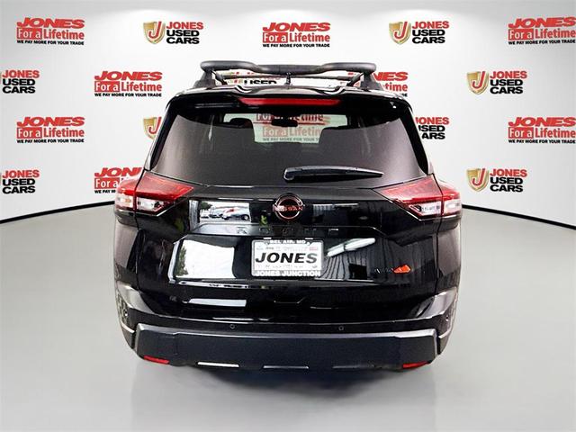 Photo of 2025 Super Black Nissan Rogue