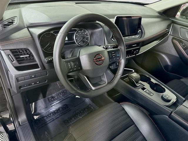 Photo of 2025 Super Black Nissan Rogue