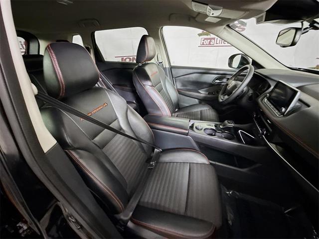 Photo of 2025 Super Black Nissan Rogue