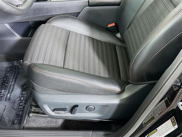 Photo of 2025 Super Black Nissan Rogue