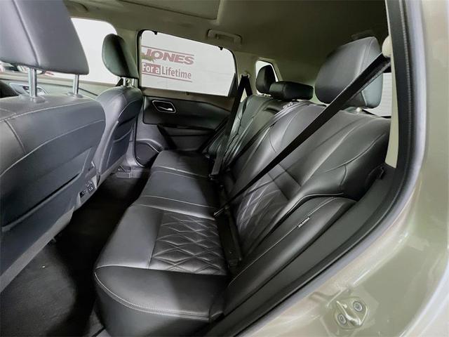 Photo of 2022 Champagne Silver Metallic Nissan Rogue