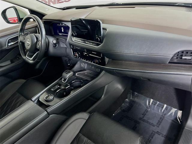 Photo of 2022 Champagne Silver Metallic Nissan Rogue