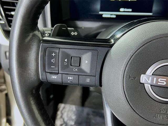 Photo of 2022 Champagne Silver Metallic Nissan Rogue