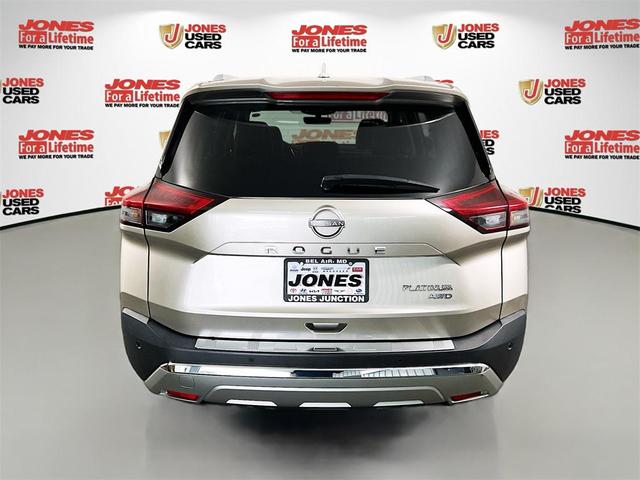 Photo of 2022 Champagne Silver Metallic Nissan Rogue