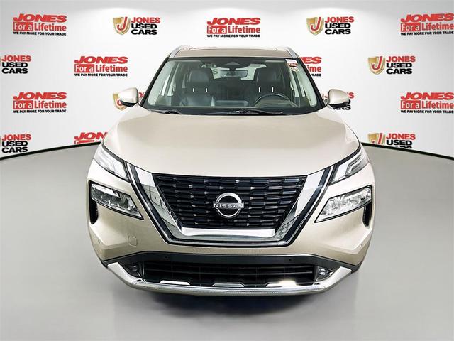 Photo of 2022 Champagne Silver Metallic Nissan Rogue