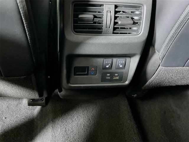 Photo of 2022 Champagne Silver Metallic Nissan Rogue