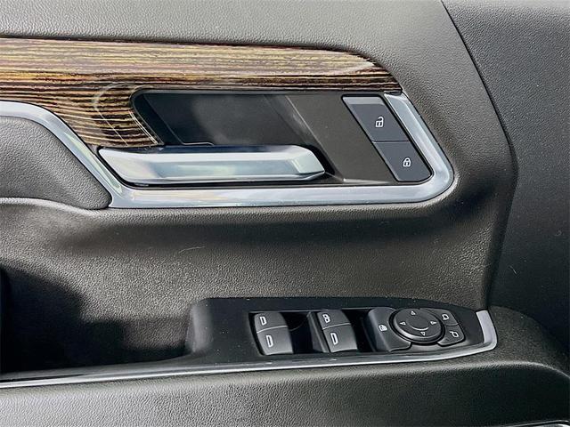 Photo of 2024 Summit White GMC Sierra 2500