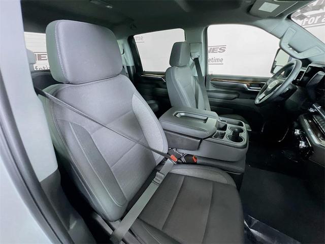 Photo of 2024 Summit White GMC Sierra 2500