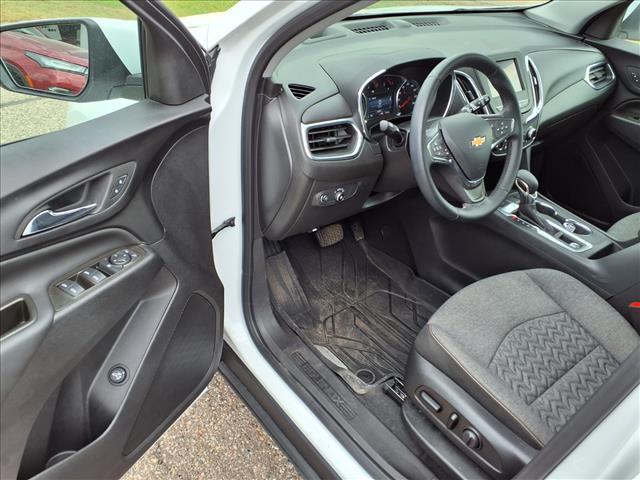 Photo of 2024 Summit White Chevrolet Equinox