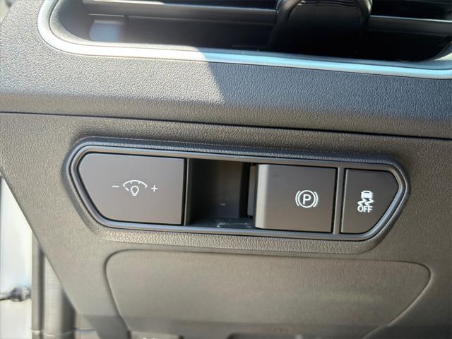 Photo of 2025 Snow White Pearl Kia K4