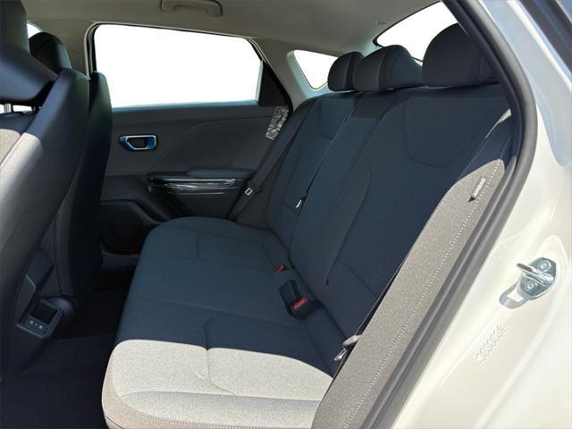 Photo of 2025 Snow White Pearl Kia K4