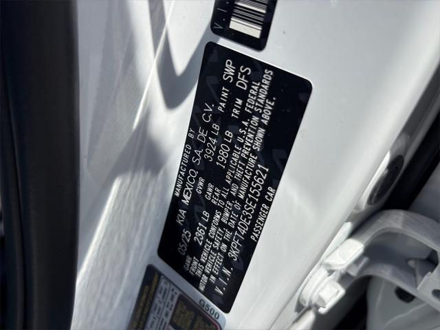 Photo of 2025 Snow White Pearl Kia K4
