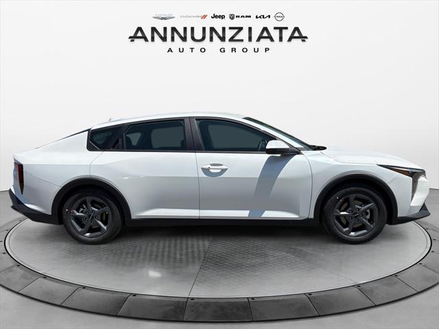 Photo of 2025 Snow White Pearl Kia K4