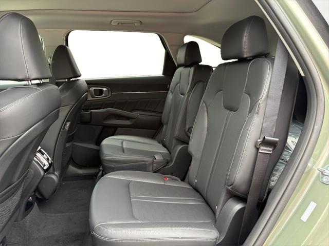 Photo of 2025 Jungle Green Kia Sorento