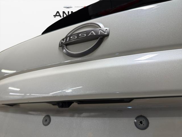Photo of 2023 Pearl White Tricoat Nissan Murano