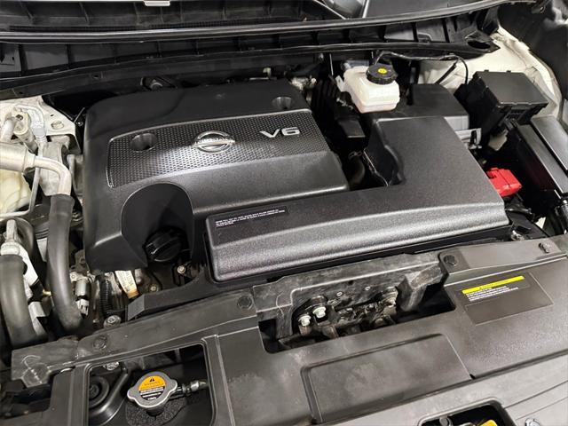 Photo of 2023 Pearl White Tricoat Nissan Murano