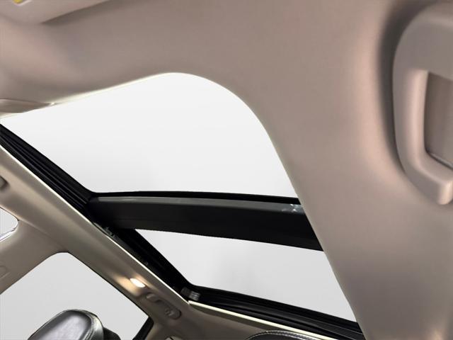 Photo of 2023 Pearl White Tricoat Nissan Murano