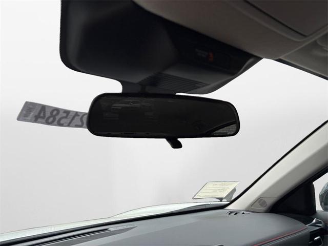 Photo of 2025 Aspen White Tricoat/Super Black Nissan Kicks