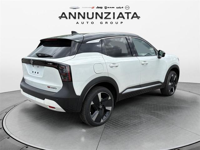 Photo of 2025 Aspen White Tricoat/Super Black Nissan Kicks