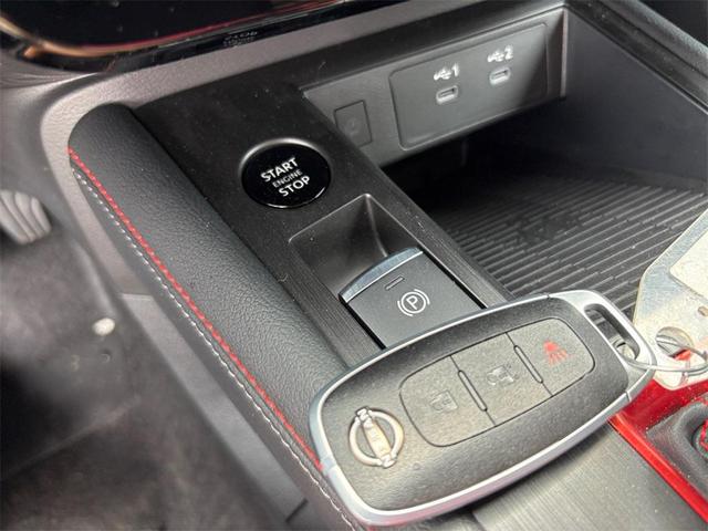 Photo of 2025 Aspen White Tricoat/Super Black Nissan Kicks