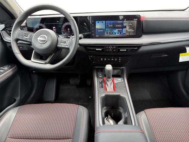 Photo of 2025 Aspen White Tricoat/Super Black Nissan Kicks