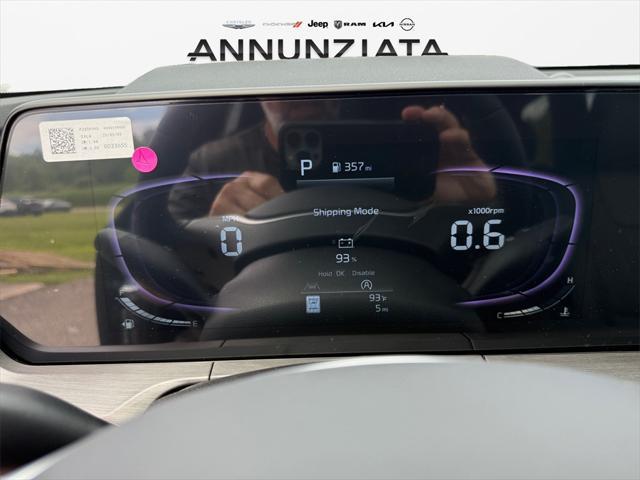 Photo of 2025 Ebony Black Kia Telluride