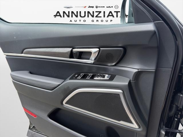 Photo of 2025 Ebony Black Kia Telluride