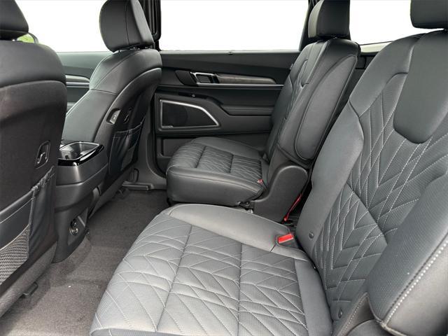 Photo of 2025 Ebony Black Kia Telluride