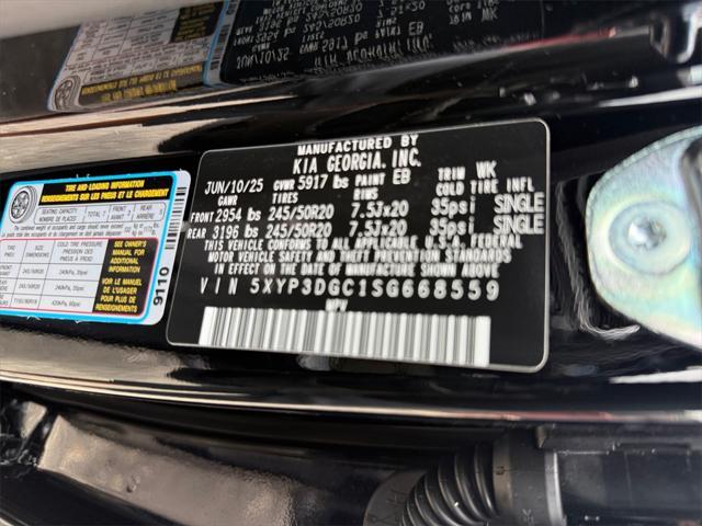 Photo of 2025 Ebony Black Kia Telluride