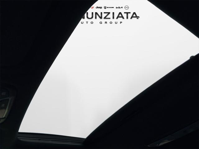 Photo of 2025 Glacial White Pearl Kia Telluride
