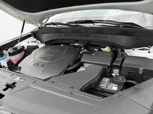Photo of 2025 Glacial White Pearl Kia Telluride
