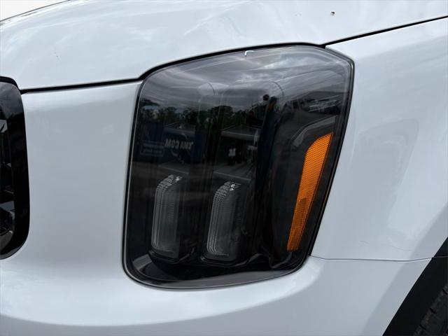 Photo of 2025 Glacial White Pearl Kia Telluride