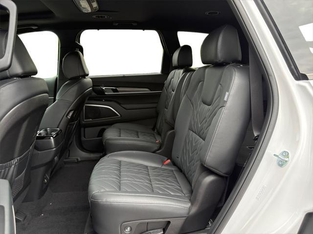 Photo of 2025 Glacial White Pearl Kia Telluride