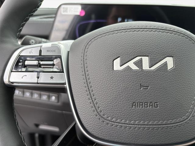 Photo of 2025 Glacial White Pearl Kia Telluride