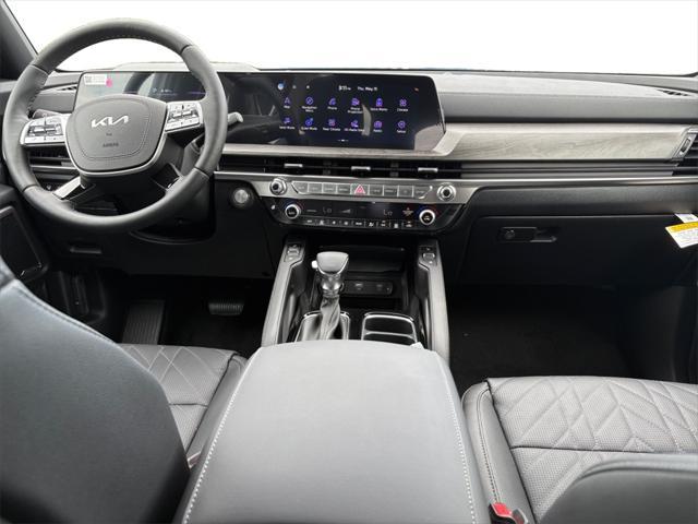 Photo of 2025 Glacial White Pearl Kia Telluride