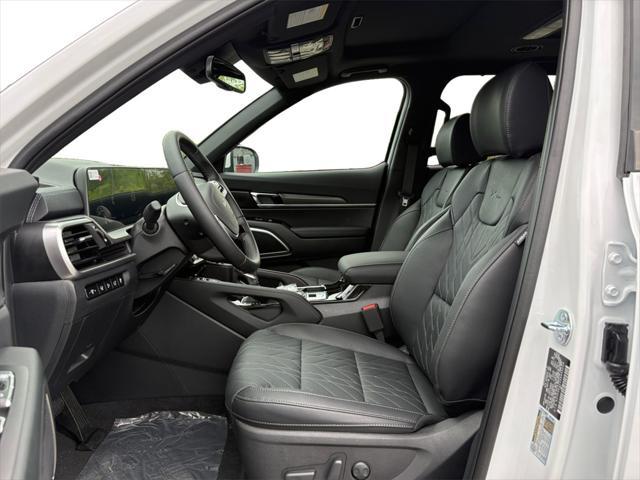 Photo of 2025 Glacial White Pearl Kia Telluride