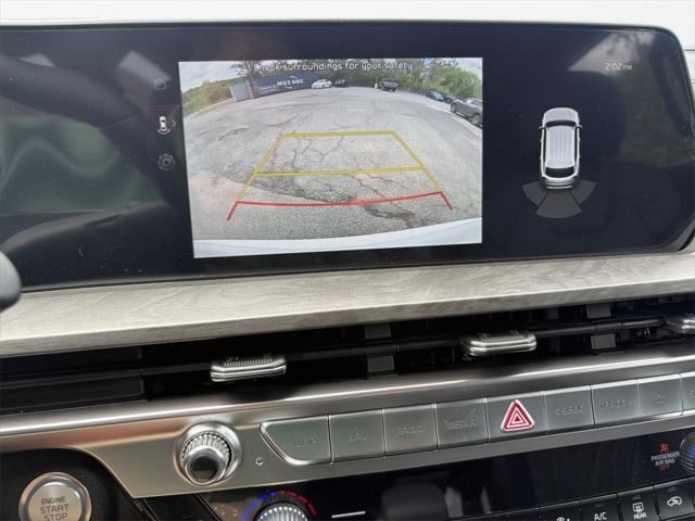 Photo of 2025 Glacial White Pearl Kia Telluride
