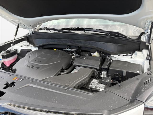 Photo of 2025 Glacial White Pearl Kia Telluride