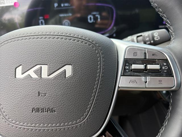 Photo of 2025 Glacial White Pearl Kia Telluride