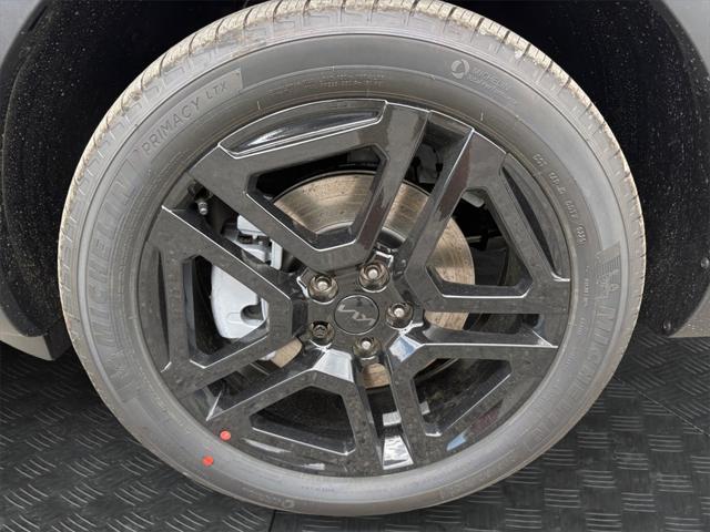 Photo of 2025 Glacial White Pearl Kia Telluride
