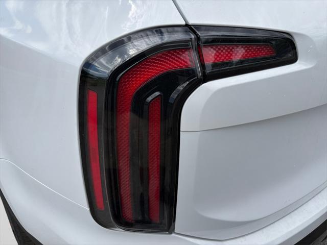 Photo of 2025 Glacial White Pearl Kia Telluride