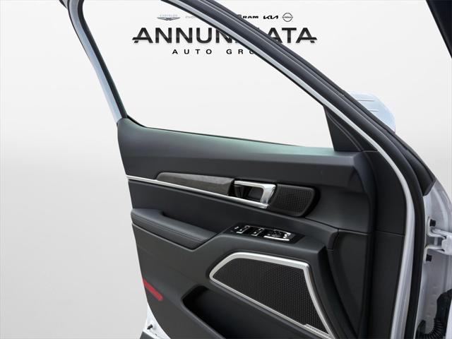 Photo of 2025 Glacial White Pearl Kia Telluride