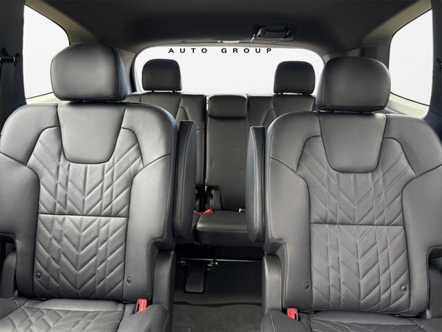 Photo of 2025 Glacial White Pearl Kia Telluride