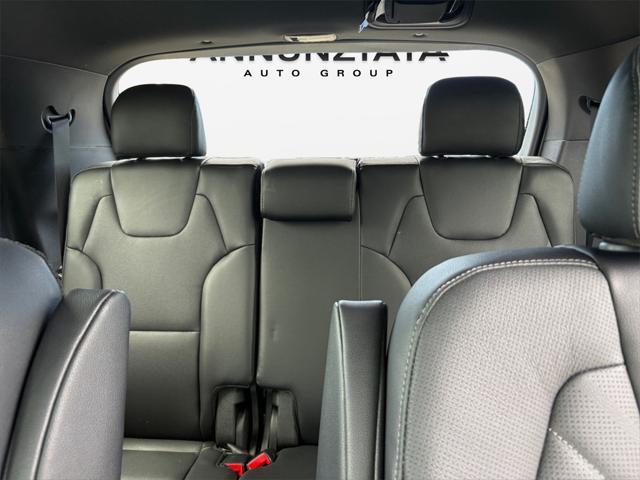 Photo of 2025 Glacial White Pearl Kia Telluride