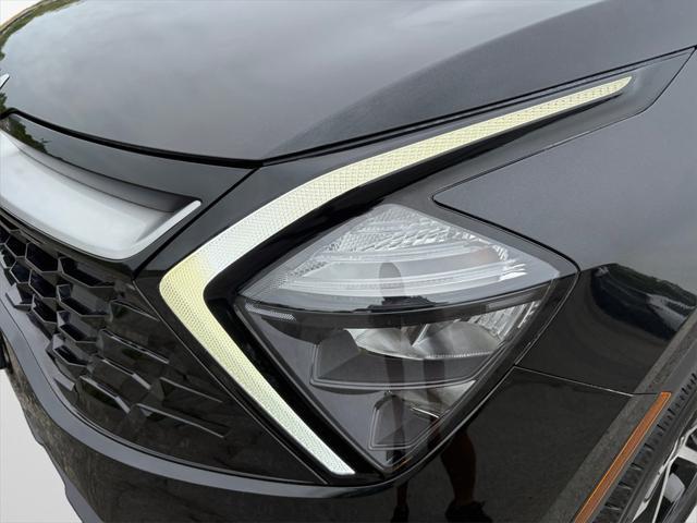 Photo of 2023 Fusion Black Kia Sportage Hybrid