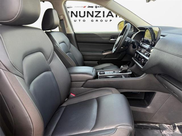 Photo of 2025 Super Black Nissan Pathfinder
