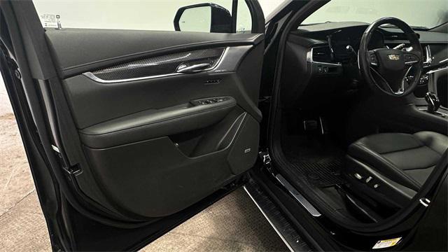 Photo of 2023 Stellar Black Metallic Cadillac XT6