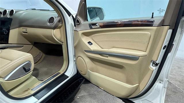 Photo of 2010 Arctic White Mercedes-Benz M-Class