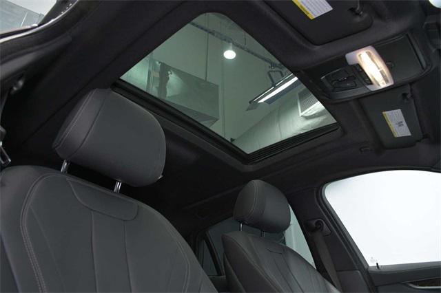 Photo of 2019 Jet Black BMW X6