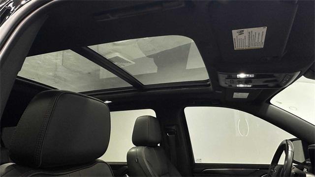 Photo of 2022 Iridescent Pearl Tricoat Chevrolet Suburban